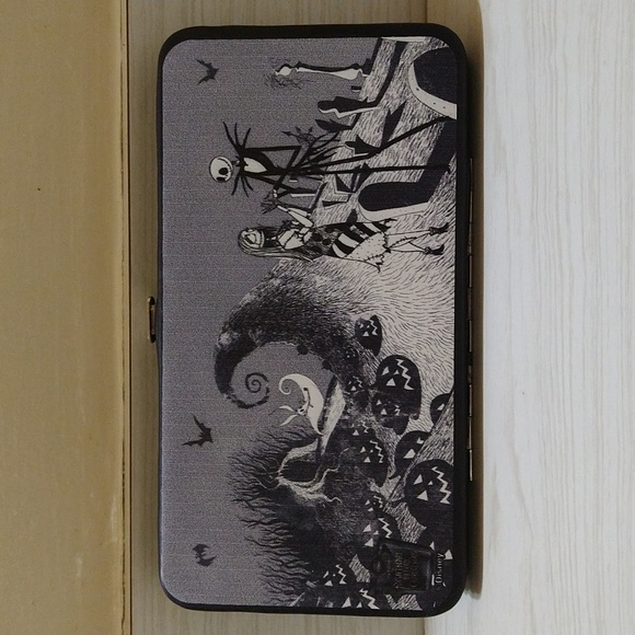 The Nightmare Before Christmas Jack & Sally Greyscale Hinged Wallet - Picture 2 of 5